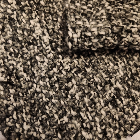 Express Scarf - Picture 4 of 4